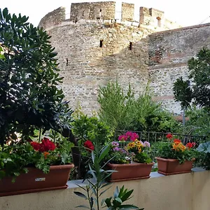 Frida's House In Old Town Thessaloniki